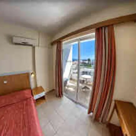 Hotel Kris Mari